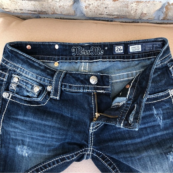 Miss Me Jeans Cotton Blend Blue Wash Distressed Embellished Cropped Jeans 26 - Picture 10 of 13